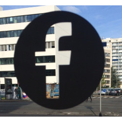 Sticker Facebook blanc et vide à l'intérieur