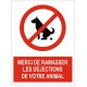 Autocollant un maitre responsable ramasse des crotte de son chien